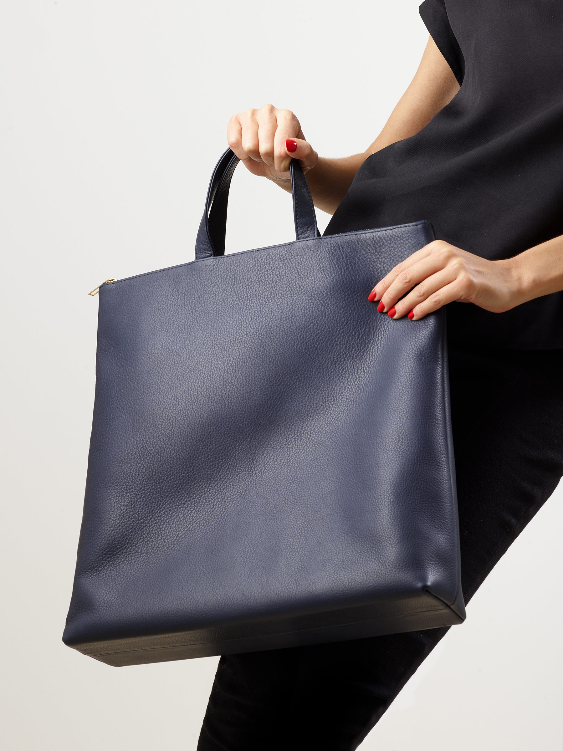 LUCID tote bag in navy blue calfskin leather | TSATSAS
